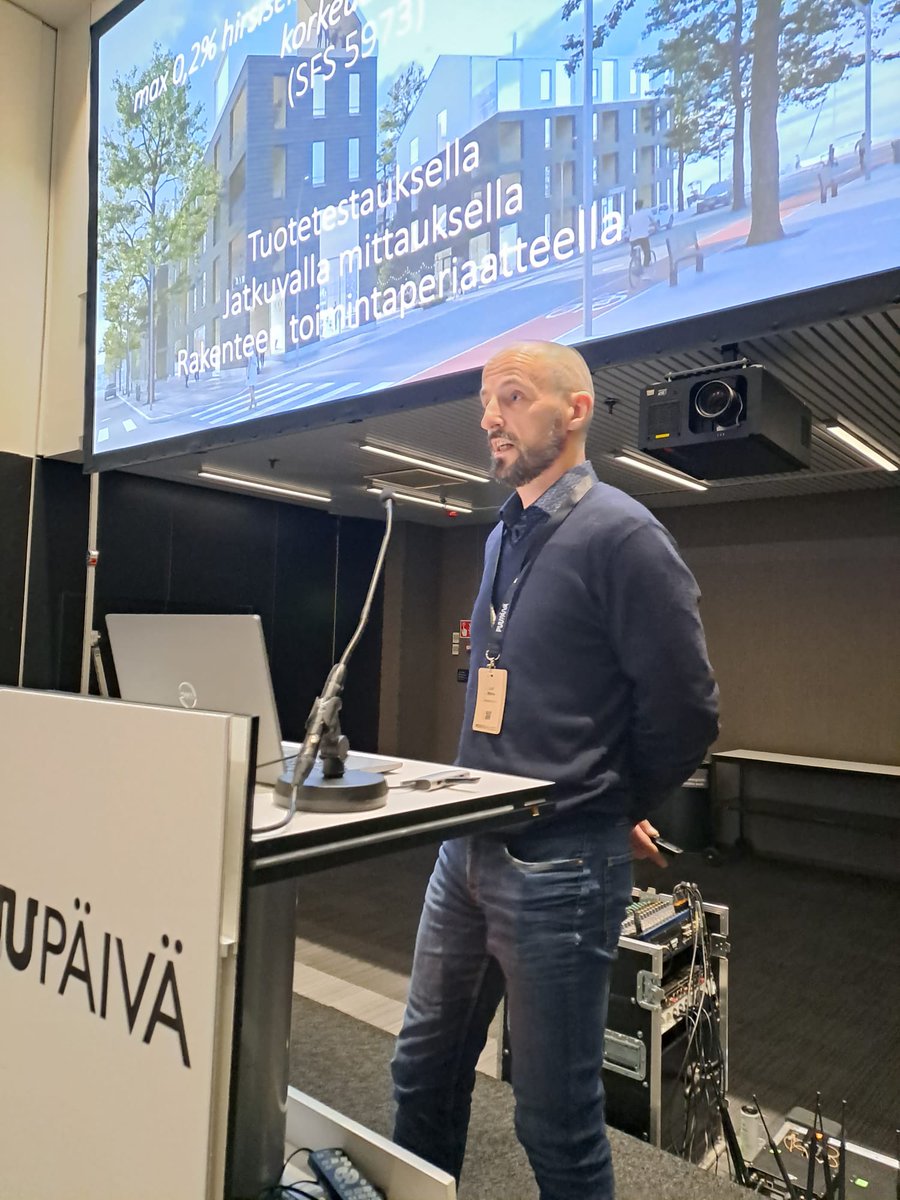 Painumaton #hirsirakenne mullisti maailman! Näin kertoo #hirsirakentaminen seminaarissa Kontiotuotteen tekninen johtaja Mikko Löf.