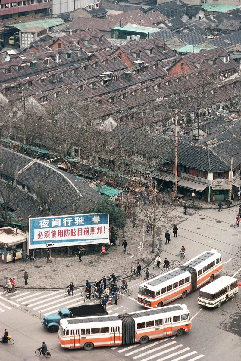 Shanghai, 1988.
 📷 by Bill Hawk.
