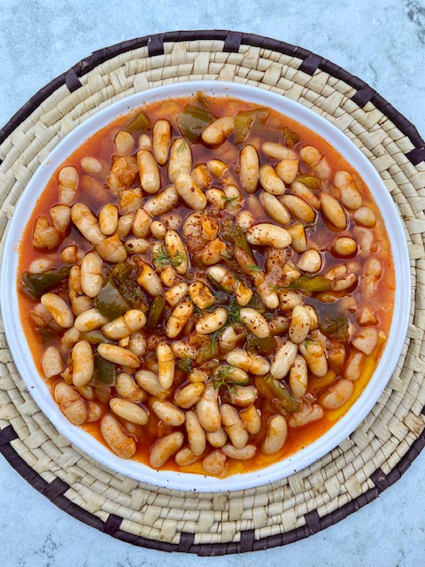 Comforting Turkish bean stew, Kuru Fasulye for us; so easy, great value and delicious. Many variations of it - with pastrami, sucuk, lamb, chicken - love it vegetarian too, cooked with loads of onions slowly ozlemsturkishtable.com/2012/10/beans-…