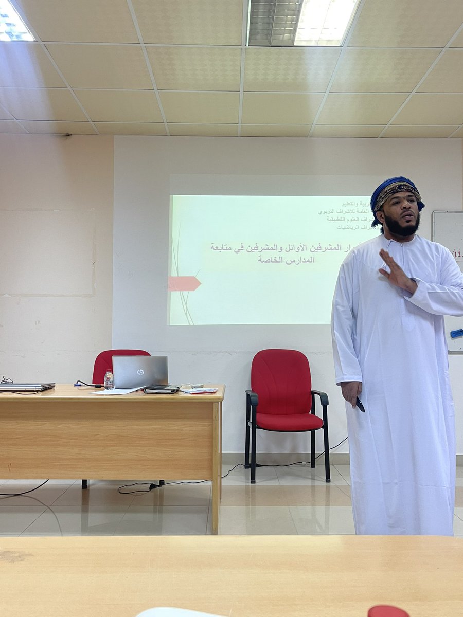 aldakhlia_math's tweet photo. لقاء المشرفين الأوائل لمادة الرياضيات بالوزارة الاستاذ مرشد اليعربي ومبارك السلطي بمشرفي المادة بالمحافظة في ختام زيارتهم للمحافظة حيث تم تقديم أربع اوراق خلال اللقاء ومناقشة المستجدات والتحديات التي تخص العمل الاشرافي والمناهج المطبقه حديثاً.. https://t.co/Yl4kjtlOZG
