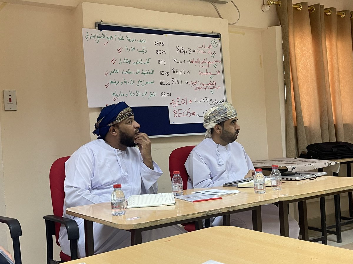 aldakhlia_math's tweet photo. لقاء المشرفين الأوائل لمادة الرياضيات بالوزارة الاستاذ مرشد اليعربي ومبارك السلطي بمشرفي المادة بالمحافظة في ختام زيارتهم للمحافظة حيث تم تقديم أربع اوراق خلال اللقاء ومناقشة المستجدات والتحديات التي تخص العمل الاشرافي والمناهج المطبقه حديثاً.. https://t.co/Yl4kjtlOZG