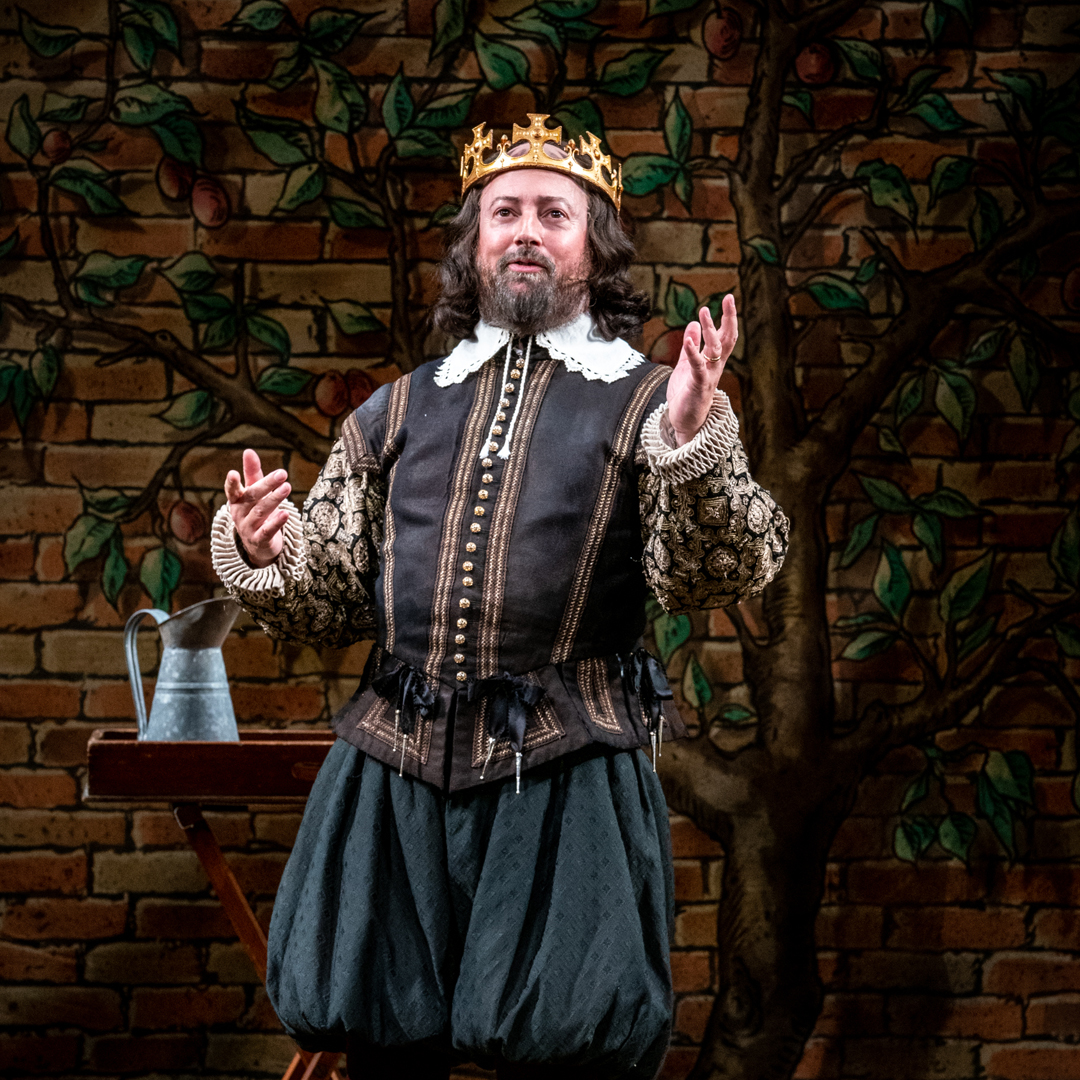 🚨 ONE MONTH TO GO 🚨
See Ben Elton's five-star Olivier Award-nominated stage production of The Upstart Crow starring David Mitchell and Gemma Whelan

🎟️ &gt;&gt;bit.ly/3fuSpu0