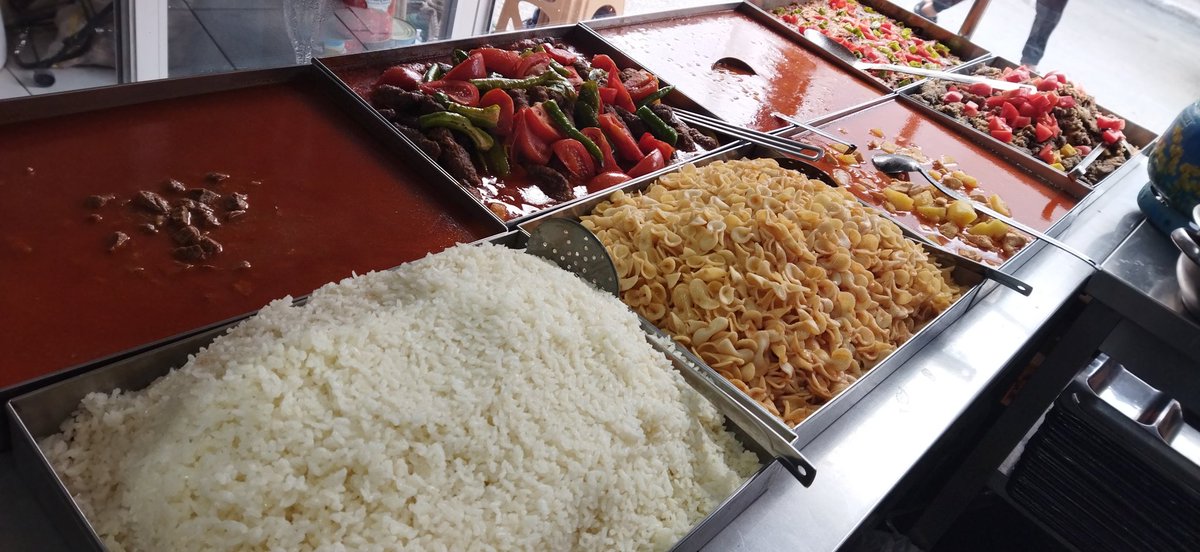 EGastronomi's tweet photo. #Edirne'de her keseye göre #lokanta var.

Kulealtı Lokantası da Tabldot mönü seçeneğini 30 TL'ye sunan bir yer.

Doyurucu ve lezzetli 2 çeşit çorba, 8 çeşit birbirinden lezzetli yemekleri ile sizleri bekliyor.

Taşhan Otel altı, Edirne.
#edirnegastronomi https://t.co/e4sKGEtylB