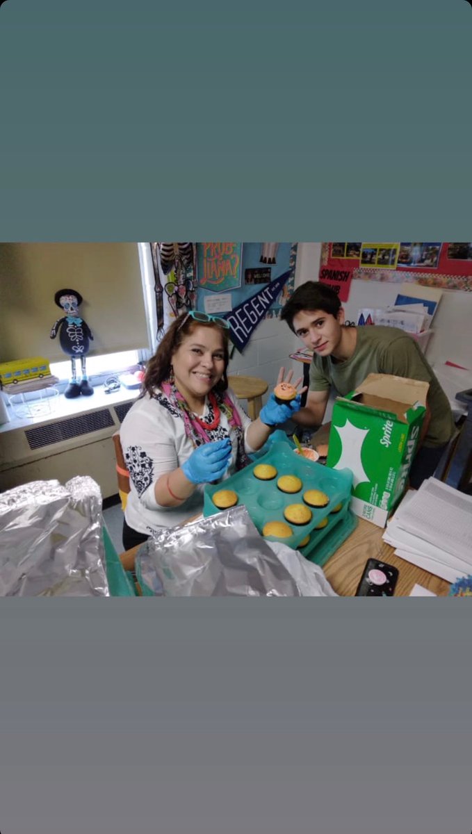 Celebrating the Day of the Dead ! Colombian Buñuelos and cupcakes