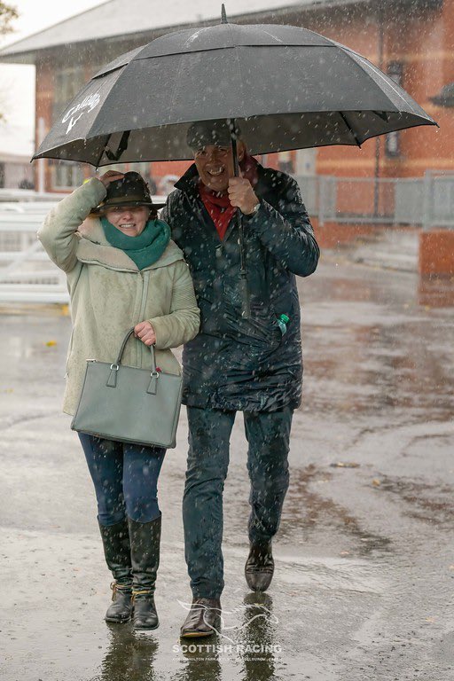 ScottishRacing's tweet photo. Tell me you go racing in Scotland without telling me you go racing in Scotland 😄☔️🌬️
#scotland #racinginscotland #musselburghraces #supportingscotland #theheartofracing #scottishracing 💙 https://t.co/hffxZ1R0DW
