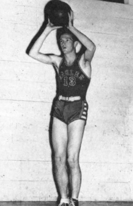 🔧 PLUMBERS OF THE DAY 🔧

HOWIE SHANNON
Le ROY de la saison 1948/49 avec 13.4 points/G.
George aussi jouait sa 1ère saison avec 28Pts et 11Reb, à cette époque pas de titre de MVP en BAA. D'ailleurs pas de titre de MVP avant 1956, année de la fin de carrière de Mikan. 😭🤷‍♂️