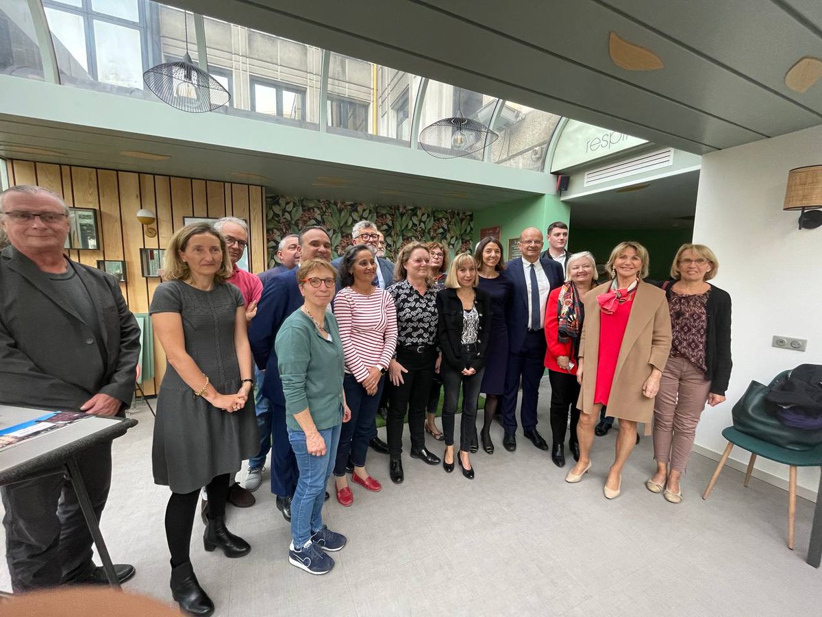 RenaissanceUE38's tweet photo. Les adhérents RE38 étaient très heureux, hier après-midi à #Grenoble, d'échanger sur plusieurs thématiques 🇪🇺 qui nous tiennent à cœur en Isère ! Merci à Mme la Ministre @LaurenceBoone et M. @GrudlerCh, député européen. Au plaisir de vous revoir dans le 🐬 https://t.co/35aJSIUg0l