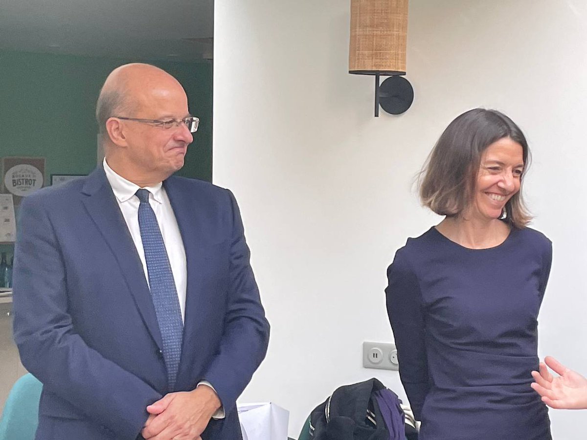 RenaissanceUE38's tweet photo. Les adhérents RE38 étaient très heureux, hier après-midi à #Grenoble, d'échanger sur plusieurs thématiques 🇪🇺 qui nous tiennent à cœur en Isère ! Merci à Mme la Ministre @LaurenceBoone et M. @GrudlerCh, député européen. Au plaisir de vous revoir dans le 🐬 https://t.co/35aJSIUg0l