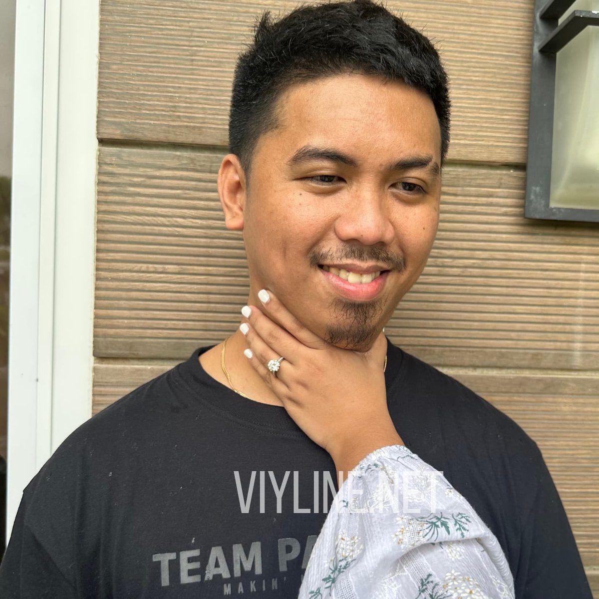 VL_MediaGroup's tweet photo. BREAKING NEWS!!! ⚠️‼️

Cong TV, nag-propose na kay Viy Cortez!!! 🥰💍🔔

Sakalan naaaaaa! Este, kasalan naaaa!!!👰‍♀️🤵‍♂️💒

Read full story here: https://t.co/tJzLl2OZ8P

#CongTV #ViyCortez #CongTVProposal 
#CongTVViyEngagedNa
#PerfectCONGVIYnation
#TeamPayaman #VIYLineMediaGroup https://t.co/bXtRKuim8V