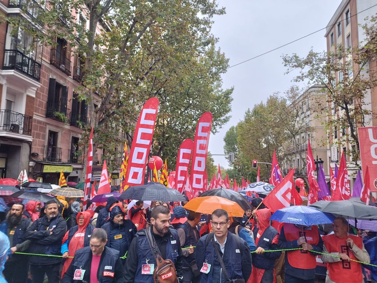 asiccoose's tweet photo. 🔴 Tomamos las calles se Madrid‼️ #SalarioOConflicto 

👉 La patronal sigue su empeño de bloquear el desarrollo de la negociación colectiva, con el objetivo de no subir los salarios para que el coste de esta crisis caiga sobre la #GenteTrabajadora

#YoVoy #3NCCOO https://t.co/rEEYjfsL7m