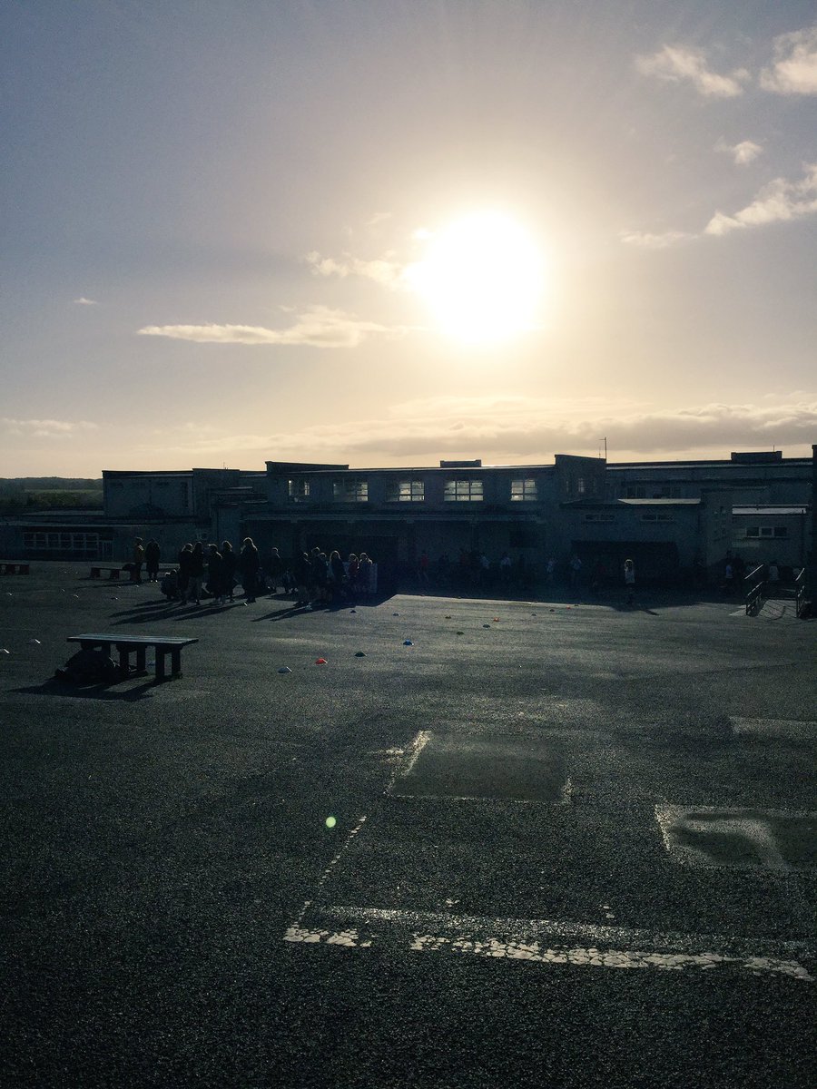 Carolside_PS's tweet photo. A lovely morning welcoming our S6 Sports Development pupils from @WilliamwoodHS ππ
β½οΈ#CPSHWB #transitions #clusterwork https://t.co/sOS2CcfjxJ