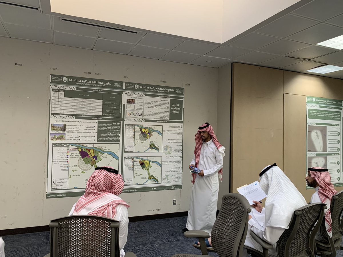 waleed_zm's tweet photo. مناقشة الطالب يزيد العتيبي بدائل التطوير للمحور الاول مشروع "تطوير مخططات هيكلية مستدامة لمدينة رماح ومركز الغيلانة ومركز المزيرع"مع التمنيات بالتوفيق #التخطيط_العمراني https://t.co/M3nmdRenAY