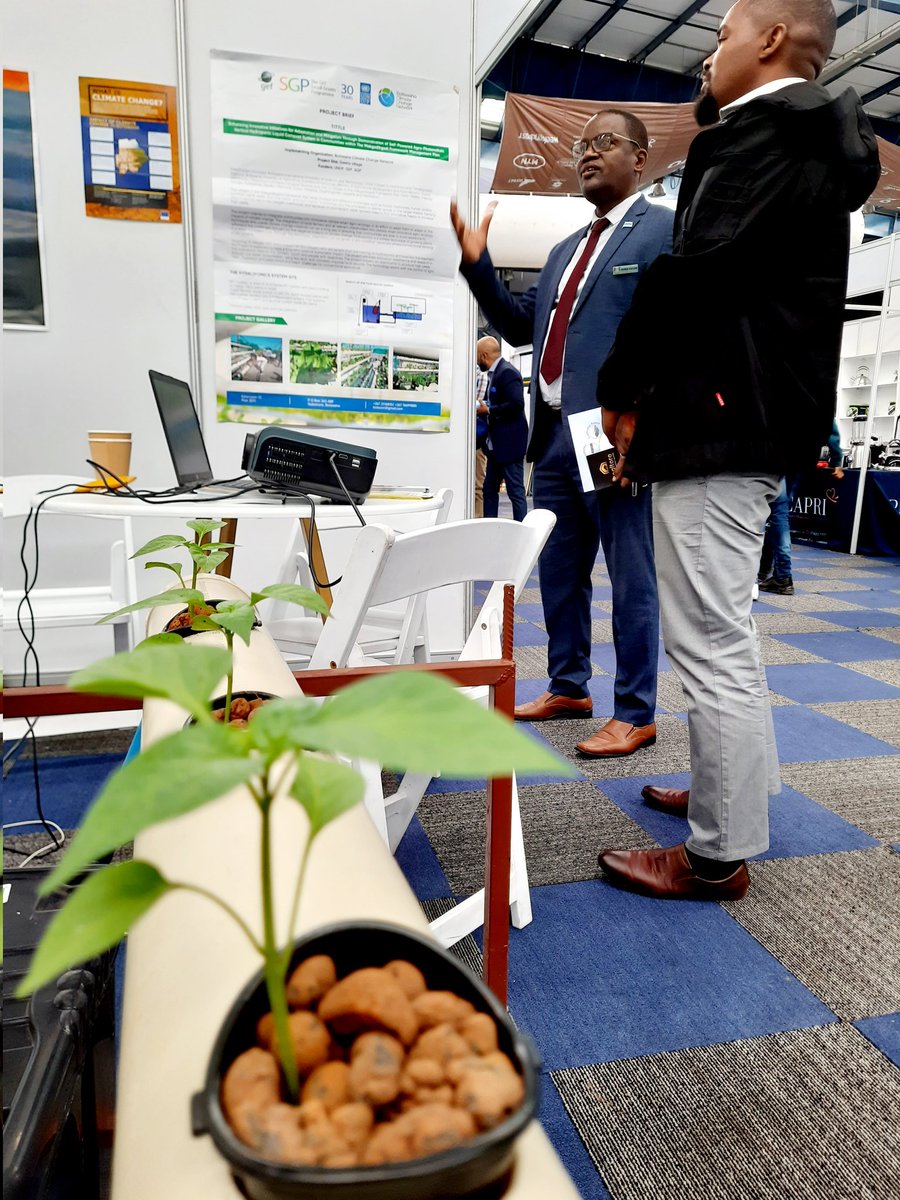 BCC_Network's tweet photo. Day 3 of the @GlobalExpo_BW
We explained about the importance of #livingsustainably for #climatechangeadaption
#smartagriculture methods not are only friendly to our planet, but offer better yields thus contributung to food security. https://t.co/HYO8RZNbTq