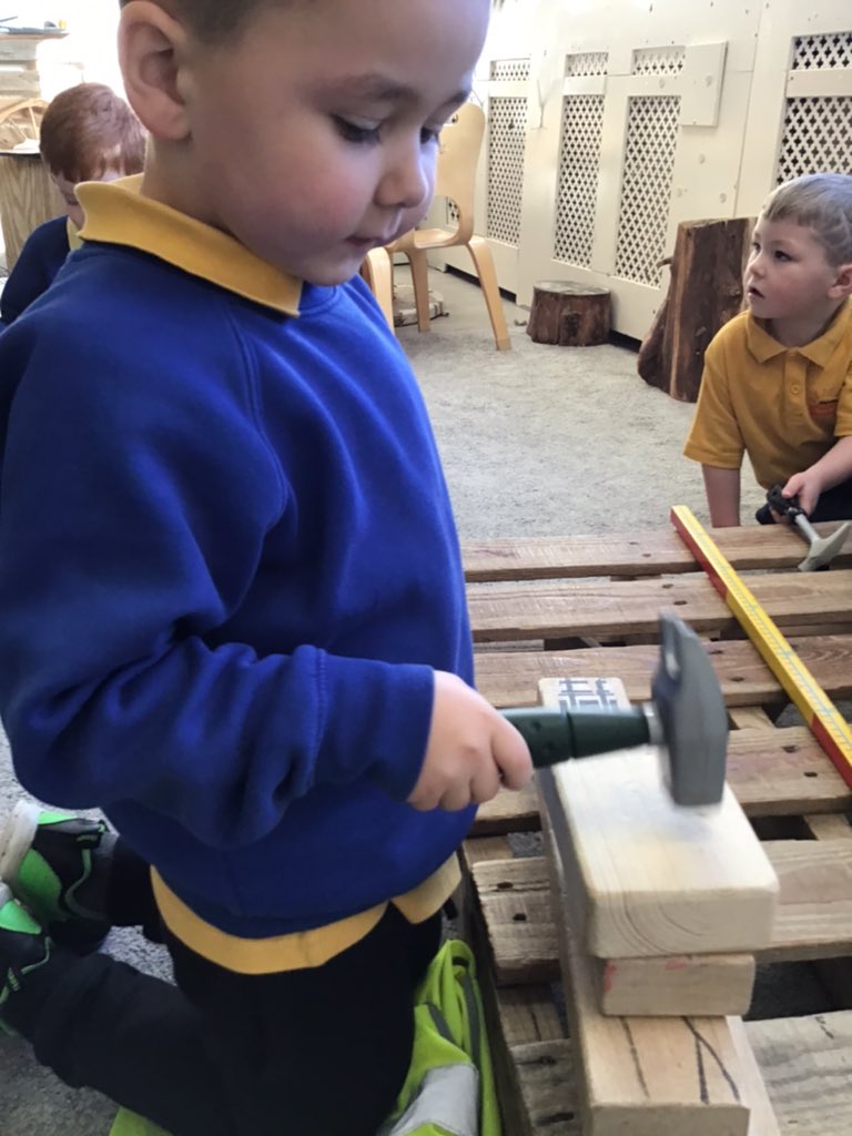 HolytownNC's tweet image. We are very busy using our imagination to construct models and measuring to see how big they are using measuring sticks and counting! #earlynumeracy #usingourimagination