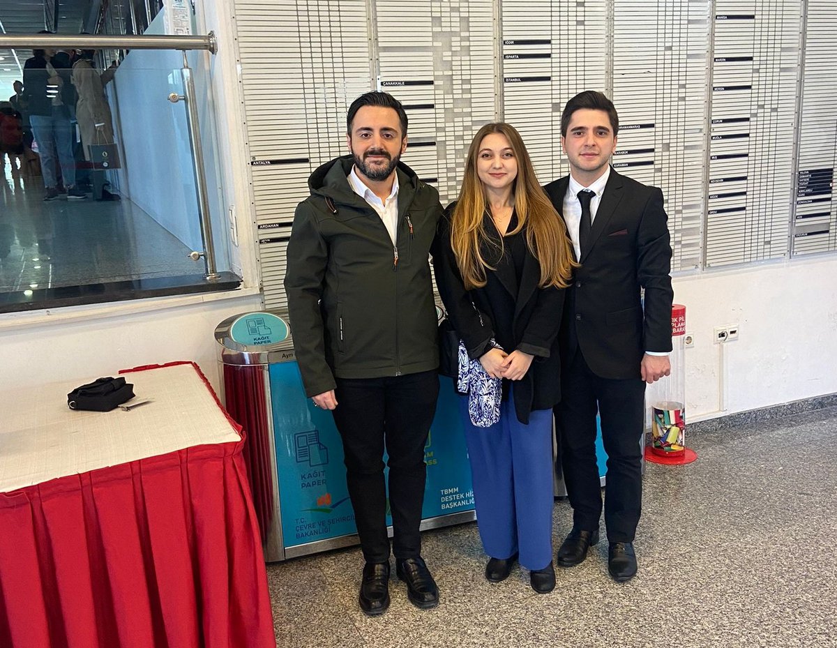 Atama bekleyen öğretmenler Cumhuriyet'in 100. yılında 100 Bin ataması için mücadele ediyor.
Bu çabalarını destekliyorum.

Bilgi çağındayız ve bu ülkenin öğretmen açığı gibi bir gündemi olmamalı.

Mücadelenin öncülüğünü yapan arkadaşları ayrıca kutluyorum.

#YüzbinÖğretmenMecliste