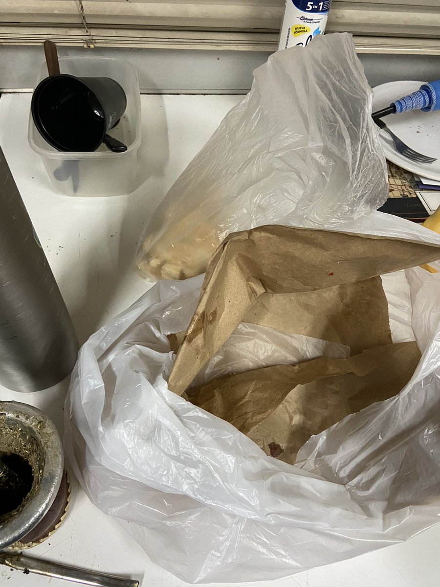 HovaBG's tweet photo. POV: Llegas a la ofi y el rata 🐀 de tu jefe se comió tu desayuno 

Mínimo si me robas morfi cerra la  bolsa 😤 https://t.co/WVArVpA9tb