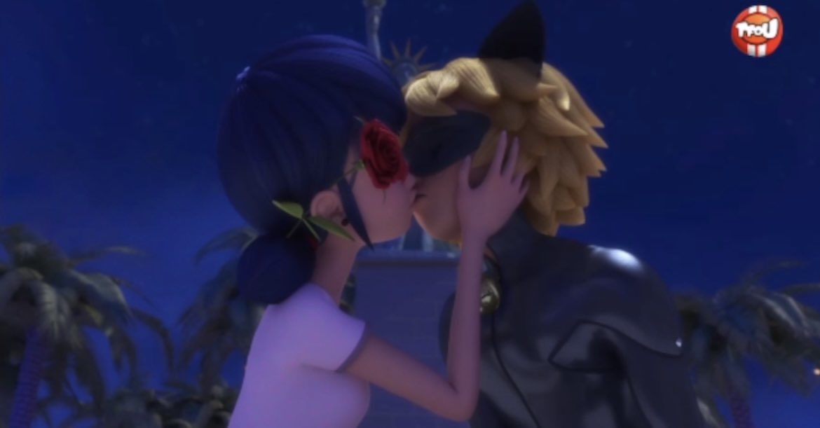 Kiss,ladybug, chat noir,  Miraculous ladybug kiss, Miraculous ladybug  anime, Miraculous ladybug memes