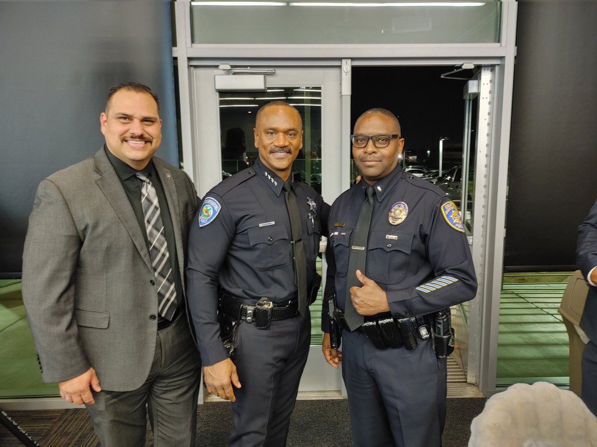 guttierez_john's tweet photo. #BuildingNewBridges Last night, I had the #privilege of attending this event to honor two great leaders, & two good friends/partners of mine #Undersheriff Horace Boatwright, & Chief, D. Goodman @SBPD_CHIEF what a tribute! #RelationalPolicing https://t.co/ZE3aw0k7EE
