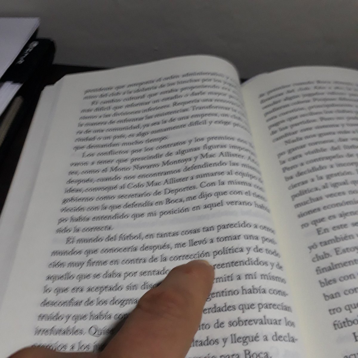 hoorellano's tweet photo. @mauriciomacri Hola @mauriciomacri espero que estés bien. Te quiero comentar que el libro es interesante pero para 4.5 mil pesos hay que revisar los detalles https://t.co/w929SQps6u