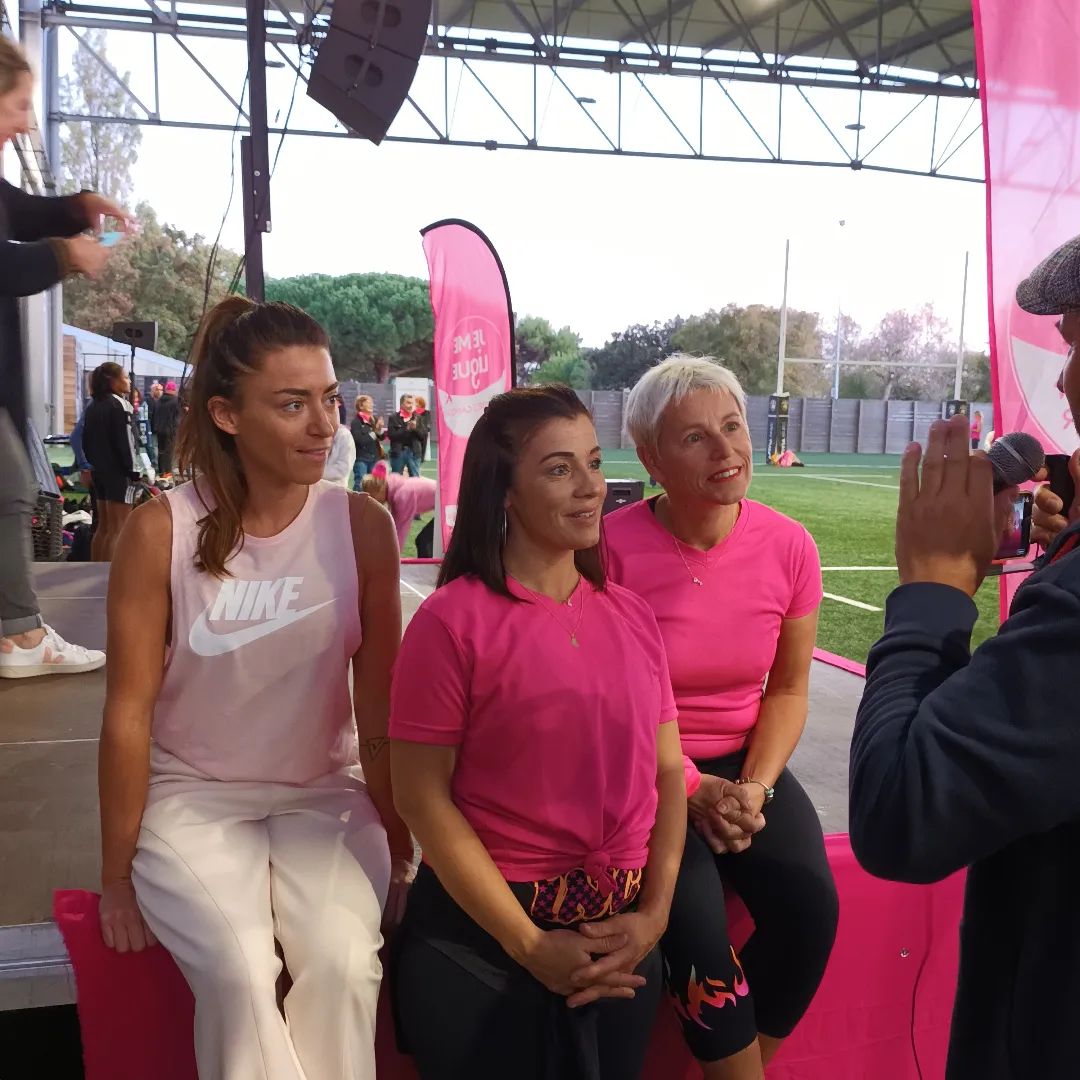 LigueCancer17's tweet photo. 🕗Flash-back🕔 sur cette soirée du 06.10 à l’occasion d’Octobre rose pour une ZUMBA Géante à l’APIVIA PARC 💞
450 danseuses ont enflammé le terrain pour notre plus grand plaisir🔥🥵
#zumba #géante #zumbageante #dance #danse #rugby #apivia #staderochelais #pelouse #bouger #moove https://t.co/oJ81bC6lE2