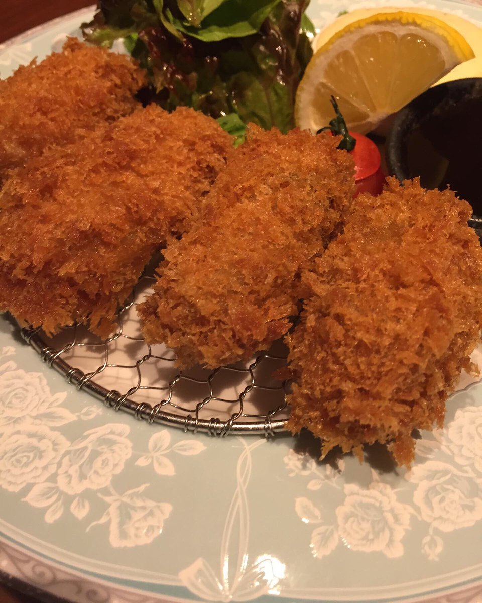 ichikawaoidon's tweet photo. 秋の味覚 秋のおすすめ
〜広島産 牡蠣フライ〜
ふっくら揚げたてジューシー！
自家製タルタルソース又は中濃ソースでどうぞ。
《ランチタイム》
・牡蠣フライ御膳  2,200(税込)
・デザート 飲み物付き
《ディナータイム》
・単品でご注文いただけます。
#市川おいどん
#市川ランチ
#市川居酒屋 https://t.co/pMm3eHAQpT