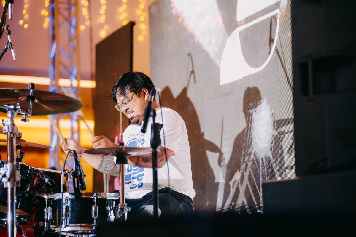 mondaysuddenly's tweet photo. Ikatatlumpu ng Oktubre. Festival Mall, Alabang.

Sa kabila ng bagyo ay nanatili kayong pursigido at matatag upang samahan kami magsaya kahit saglit! Mahal namin kayong lahat. 💙

Salamat lagi, @yrmusicofficial.

Mga litrato galing kay Kr Tan. https://t.co/qoOe2wpQGU