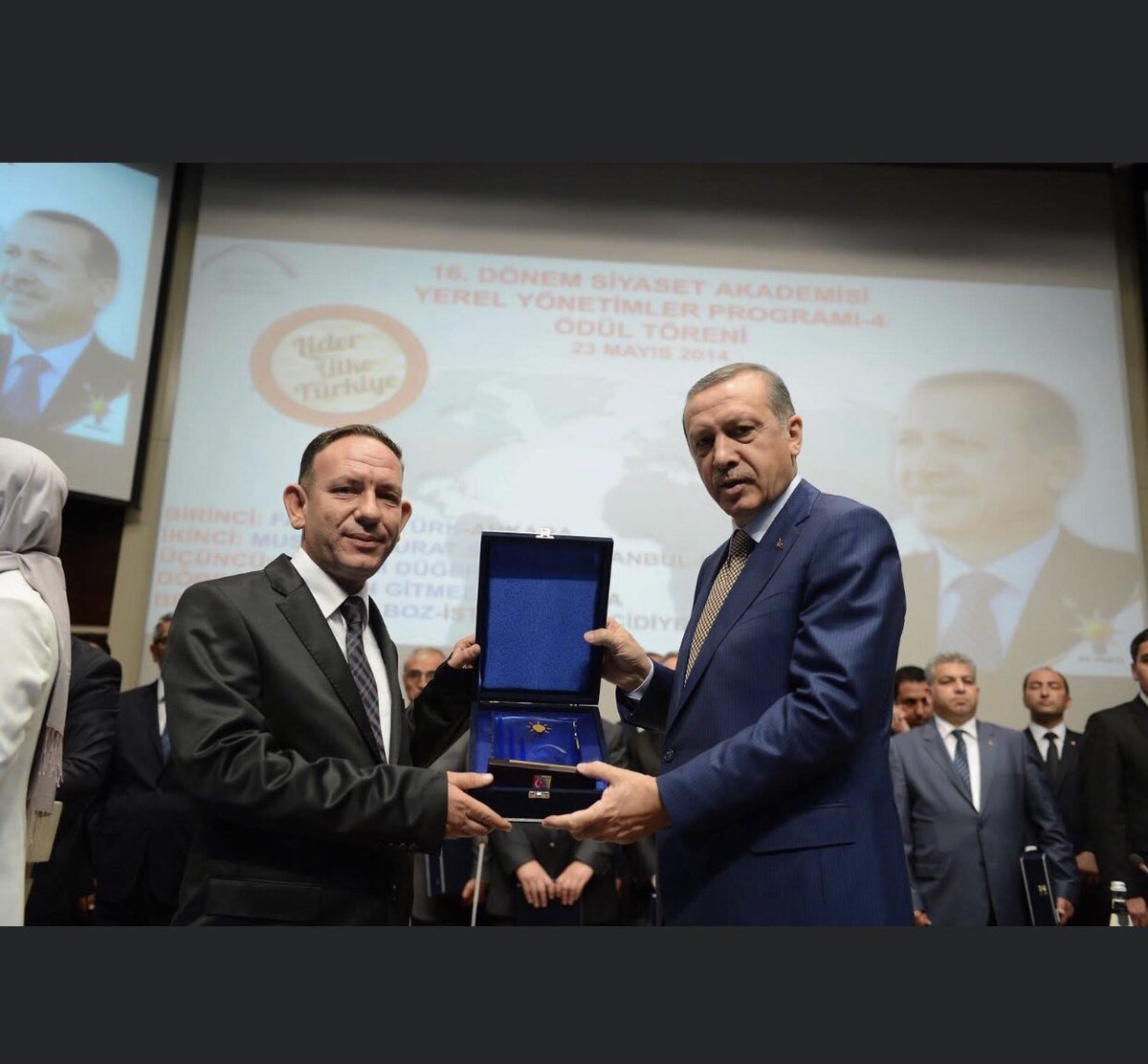 onergeyik's tweet photo. Ak Partimizin iktidara gelişinin 20. Yılı kutlu olsun.
Türkiye’nin yeni yüzyılı inşaasının mimarı Sayın Recep Tayyip Erdoğan Reisimle beraber Yol Almanın mutluluğunu , gururunu ve heyecanını yaşatan Rabbime sonsuz Hamdolsun. https://t.co/8FAEnamtSO