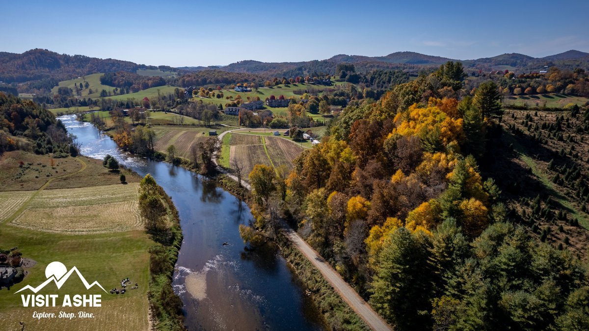 The South Fork of the New River 😍

 #ashecountync #ashecounty #weekendgetaway #visitashe #thecoolestcorner #blueridgeparkway #blueridgemoments #blueridgemountains #lovenc #newriver #canoethenew #mountainlife #ncmountains