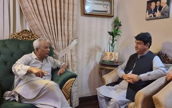 M_N_Haider's tweet photo. کراچی: سابق میئر بہاولپور و سیکریٹری جنرل مسلم لیگ ن یوتھ ونگ پاکستان عقیل نجم ہاشمی کی سینیئر رہنما مسلم لیگ ن سینیٹر نہال ہاشمی سے انکی رہائش گاہ پر ملاقات۔۔
باہمی دلچسپی کے امور پر سیر حاصل گفتگو
#TeamHashmiPK
@AqeelNHashmi https://t.co/uJSQXy04Ap