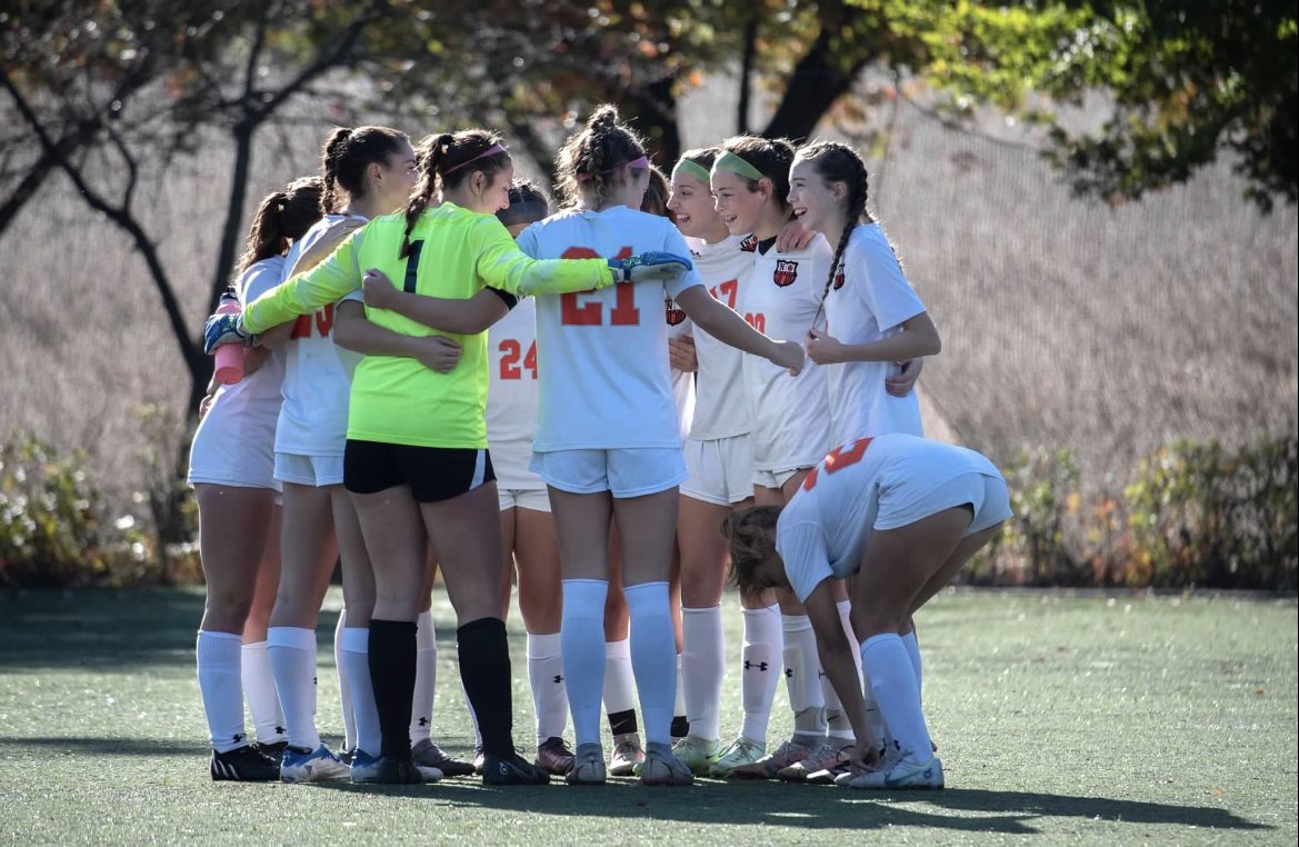 Chloewat28's tweet photo. Year 2✅✅. Such a great season and I’m so proud of everyone💪🏻 https://t.co/Rv1cHrYzSt