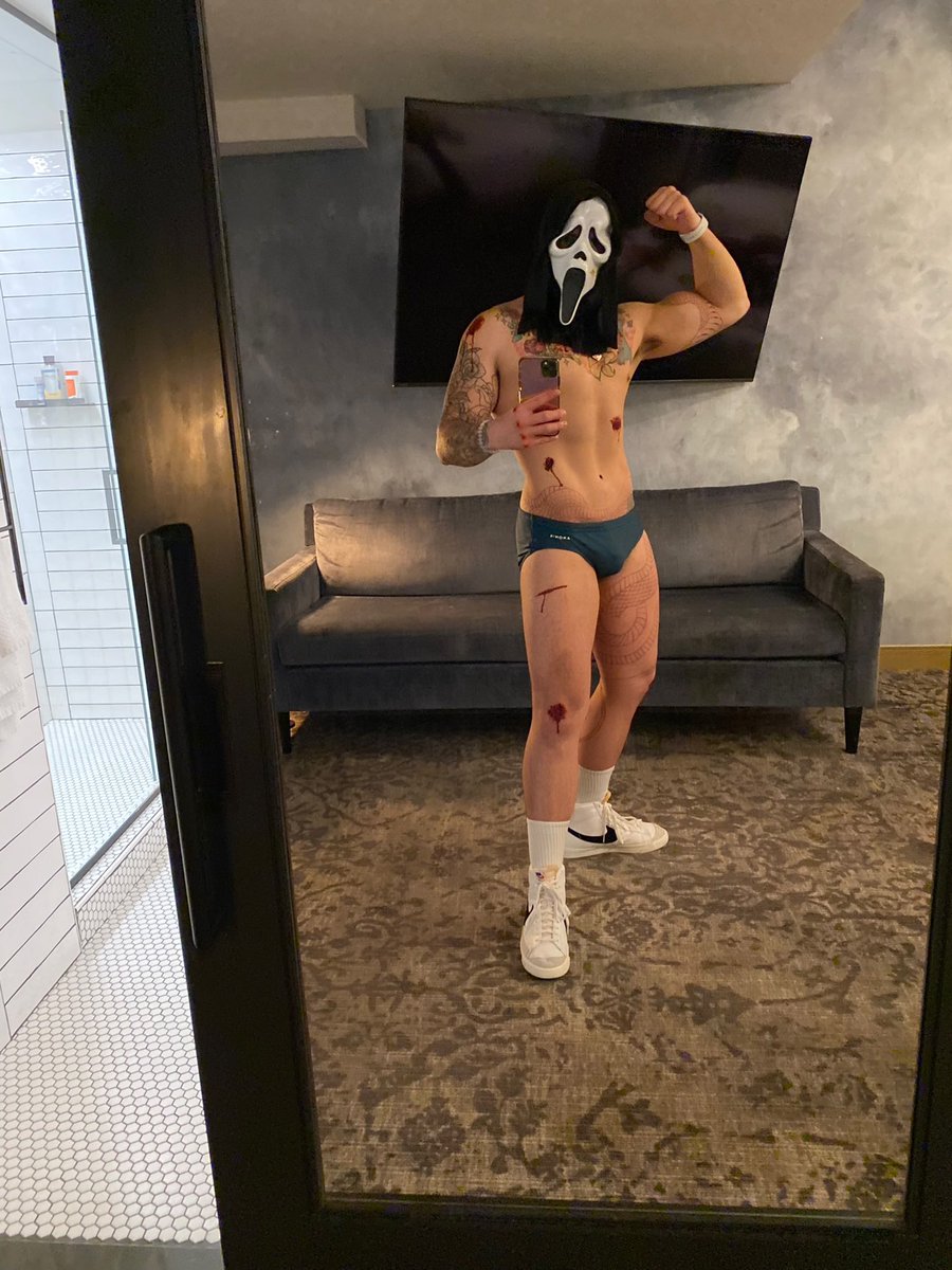 IndieeAlex's tweet photo. Little late on the Halloween post. But, BOO! 👻 #Ghostface https://t.co/cl8OiHgv8z
