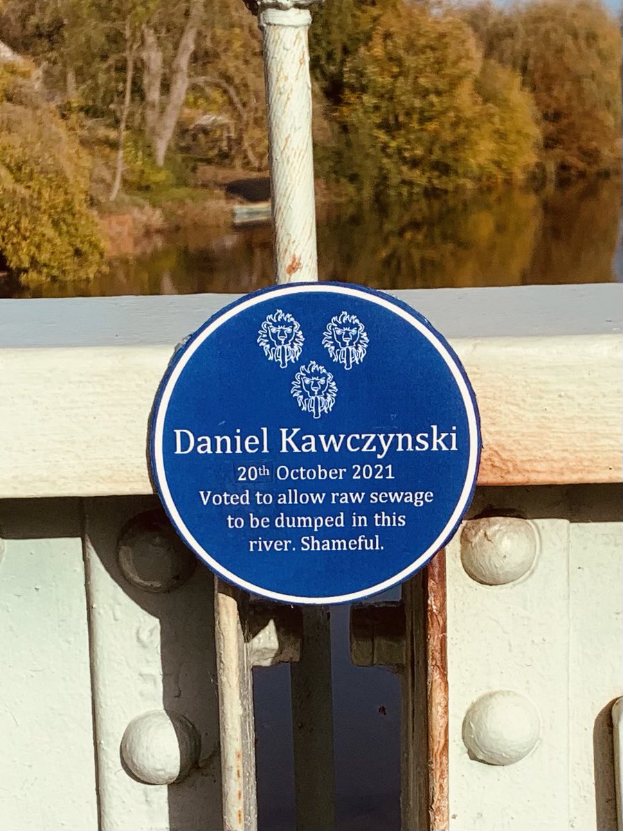 Whoever put this, in pride of place, on the Porthill Suspension bride in Shrewsbury KUDOS! 🎩 🎩 🎩