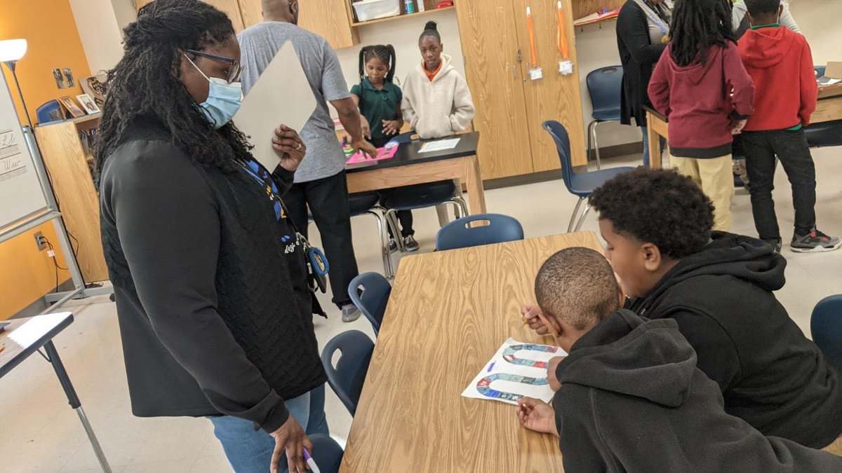 KindeziWolfpack's tweet photo. The Wolfpack has been busy and scholarly excellence is at at an all time high! First up our wonderful creative writing teacher, Ashika Payne, held our first Write Design Contest! SHINE to all contest winners who celebrated with pizza! @KindeziSchool @KindeziLIT @KindeziED https://t.co/IrFN2zdtDS