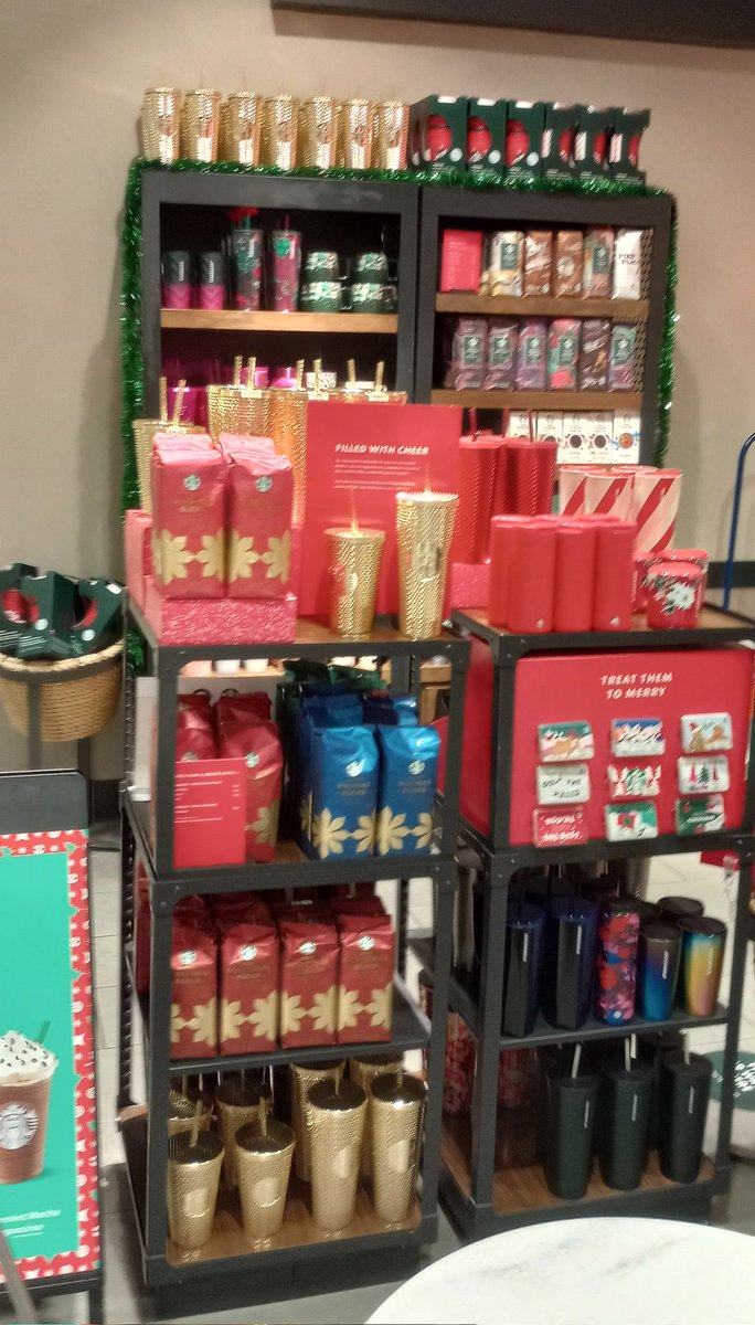 The new holiday set is so pretty 😍