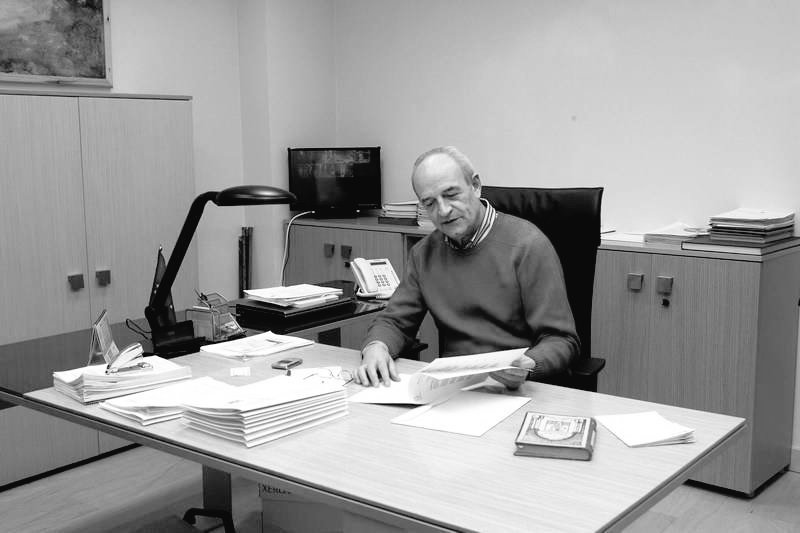 LorenzoRguez's tweet photo. ⚫️Después de conocer la triste noticia, me gustaría trasladar el pésame a la familia de José María Martínez y a sus compañeros del PP.

Hoy, nos deja un gran político, una persona conciliadora y un defensor incansable de Briviesca y de la provincia de Burgos.

Gracias por tanto! https://t.co/ylMHsJcQdP