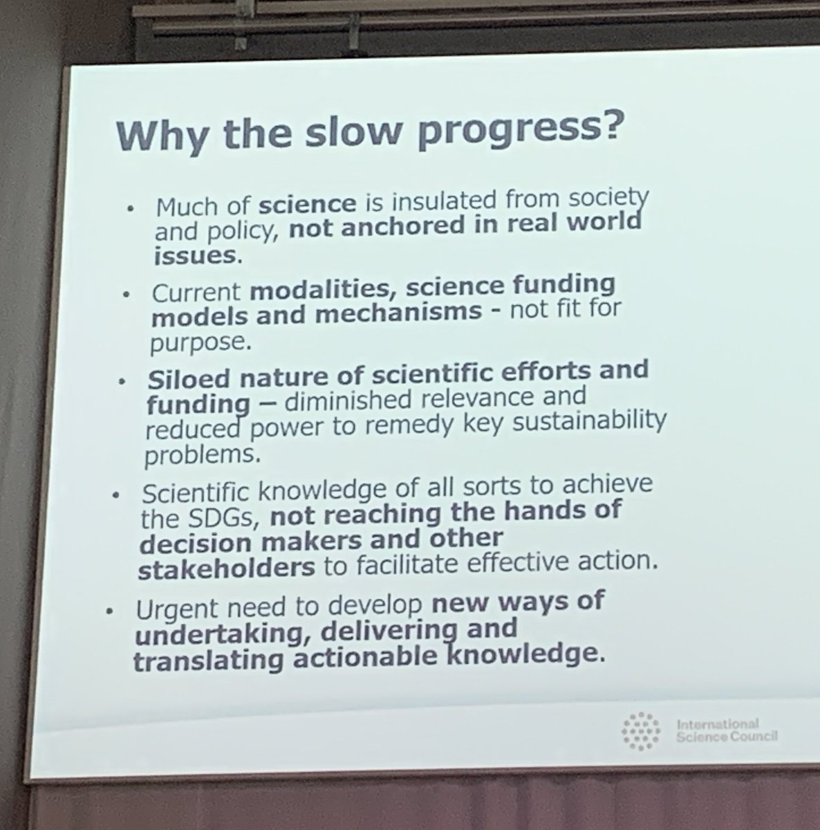 Wieso trägt die #Forschung gegenwärtig zu wenig zur Erreichung der #Nachhaltigkeit bei? 

Albert van Jaarsfeld, Director <a href="/IIASAVienna/">IIASA</a>, hat es heute am #ScienceSustainabilityForum des <a href="/scnatCH/">SCNAT</a> klar auf den Punkt gebracht. 

@sanudurabilitas