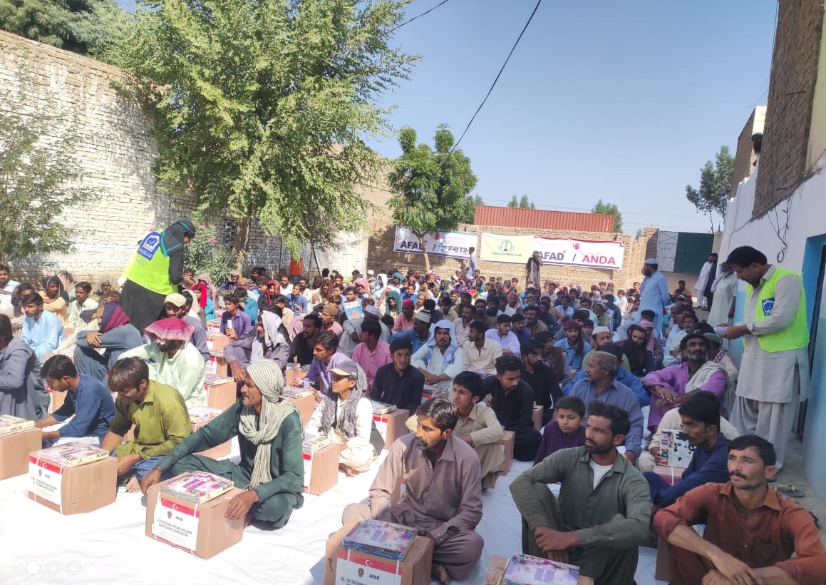 alkhidmatsindh's tweet photo. الخدمت فاؤنڈیشن کے تحت ترکی کی فلاحی تنظیم AFAD اور کراچی پریس کلب کے تعاون سے  ہالہ میں 250 سے زائد سیلاب متاثرہ خاندانوں کوراشن فراہم کیاگیا۔
الخدمت فاؤنڈیشن کے”تعمیر وطن پروگرام“ میں آپ بھی اپنا کردار اداکریں۔

#AlkhidmatFloodRelief #tameereWatan #sindh #help #need #donate https://t.co/eRIp1jWGrq