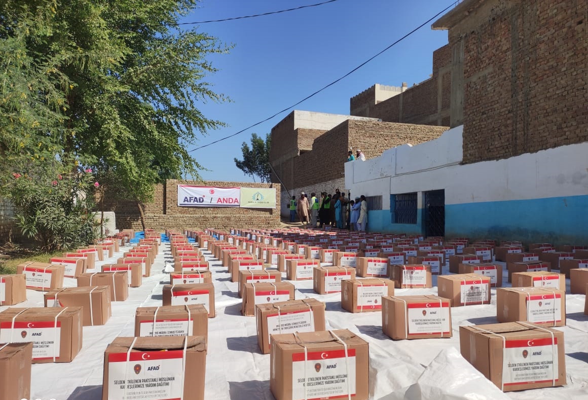 alkhidmatsindh's tweet photo. الخدمت فاؤنڈیشن کے تحت ترکی کی فلاحی تنظیم AFAD اور کراچی پریس کلب کے تعاون سے  ہالہ میں 250 سے زائد سیلاب متاثرہ خاندانوں کوراشن فراہم کیاگیا۔
الخدمت فاؤنڈیشن کے”تعمیر وطن پروگرام“ میں آپ بھی اپنا کردار اداکریں۔

#AlkhidmatFloodRelief #tameereWatan #sindh #help #need #donate https://t.co/eRIp1jWGrq