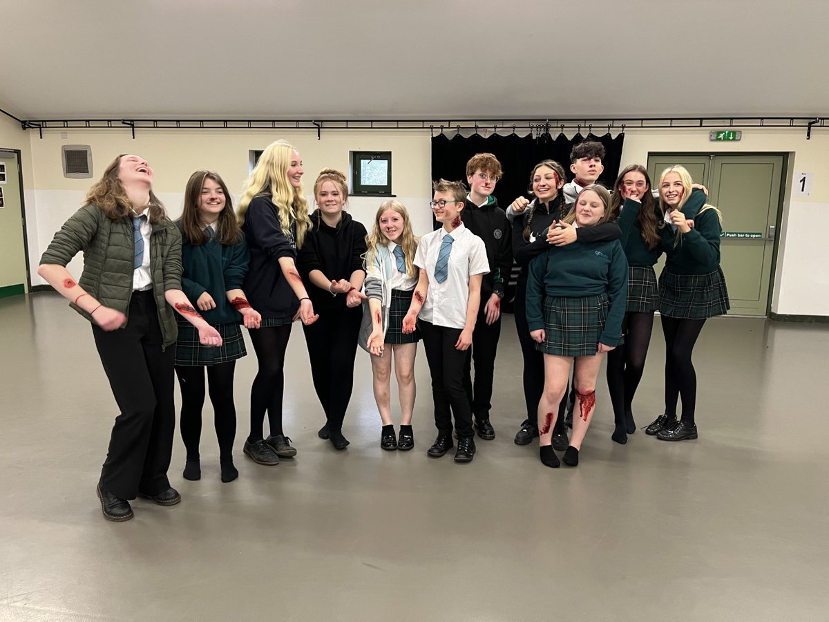 QEStudio_DDMT's tweet photo. In honour of Halloween week Y10 Pathway had lots of fun learning simple SFX make up techniques yesterday. I think the blood was a big hit with them all 🎭👻🎃 https://t.co/y82rlDD0Iw