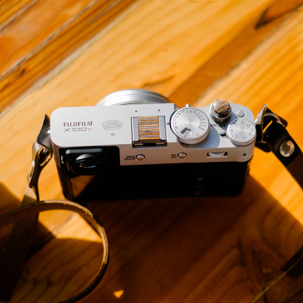 ArtisanObscura's tweet photo. Corduroy set in the good light ๐
#ArtisanObscura #PutAButtonOnIt #InspireYourCraft #SoftReleaseButton #HotShoeCover #CameraAccessories #Craftsmanship #CameraBling #Photographer #Photoshoot #sunshine #CameraGeek #Fuji #FujiFilm #Fujicamera #x100v https://t.co/1M9Pc2ByrM