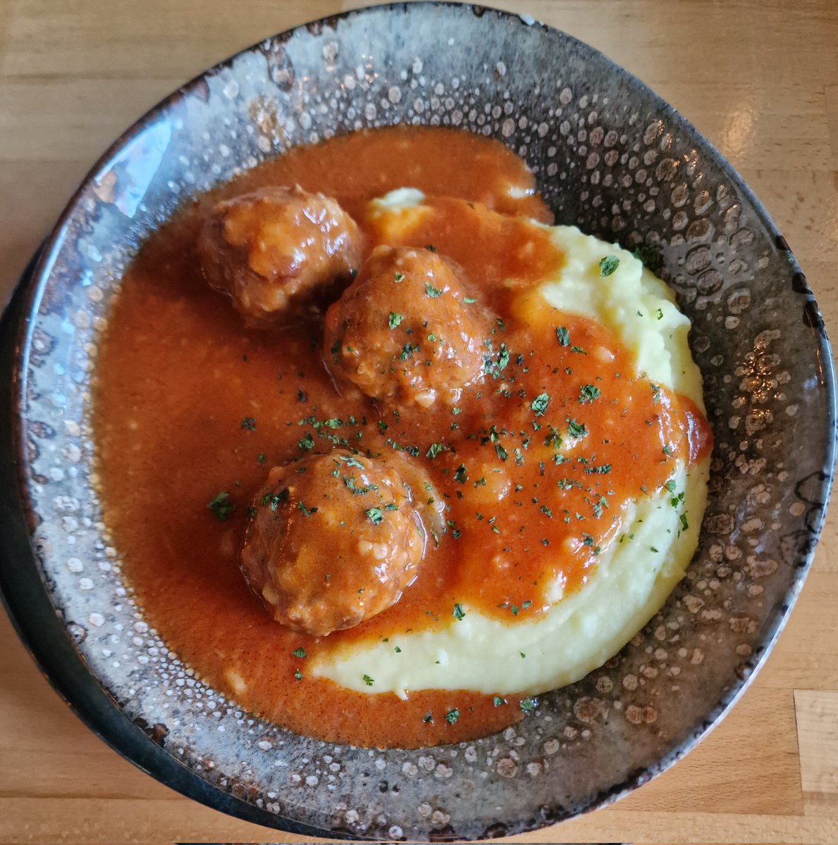 EPatashnik's tweet photo. Owwh, now that's the way to handle meatballs! RT @Sinke1971: #cufte #meatballs #lunch #lunchtime #lunchideas #rucak https://t.co/5Ggu7QzI8l