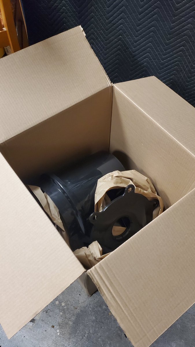 canamatoes's tweet photo. Another cool delivery last night, this one from Hydrobucket! They loved my last hybrid Dirt/DWC Blue Sprayed Shoes Remix grow and sent me their newest product to try out, Thank you Hydrobucket π
#hydrobucket
#Mmemberville
#CannabisCommunity #canacommunity #canasblog #canastyle https://t.co/jabatXMEIU