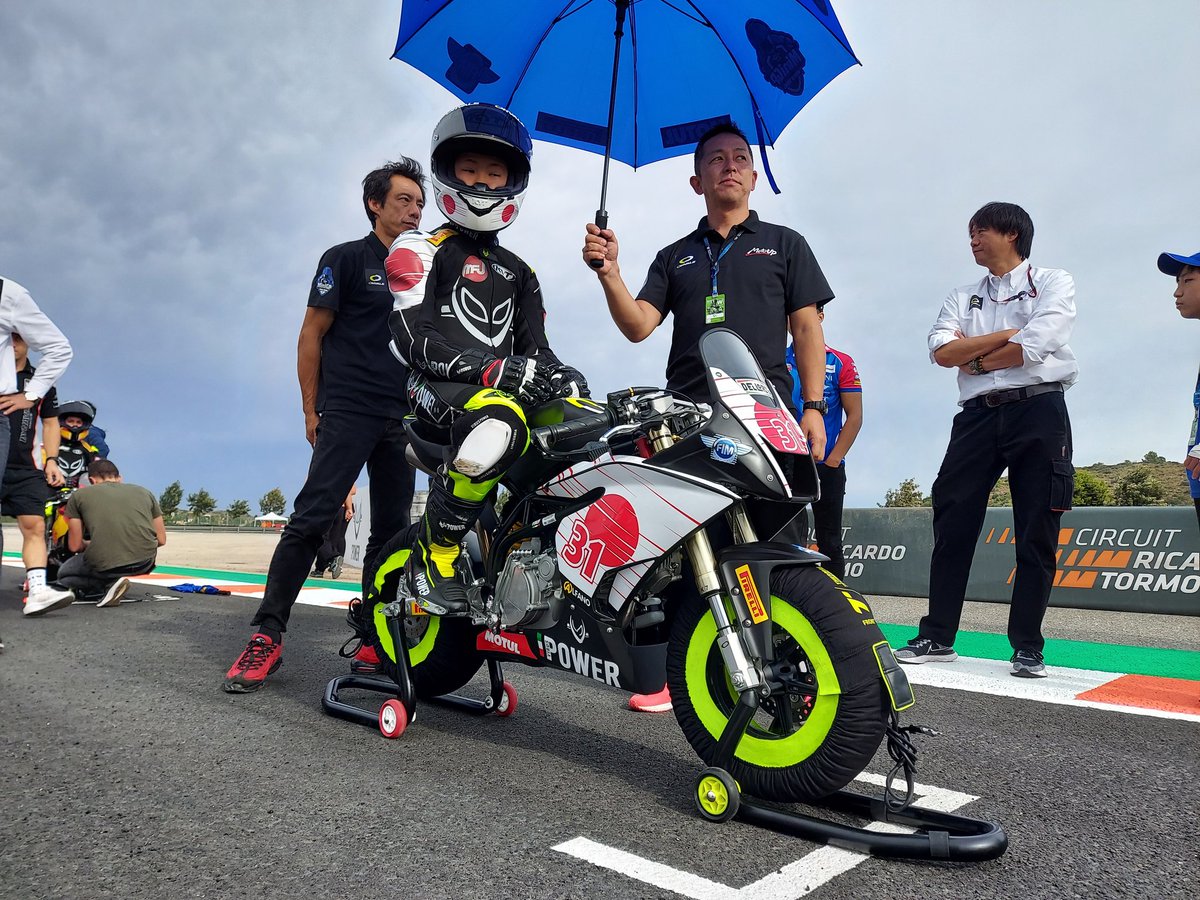 MiniGP_JP's tweet photo. 池上選手 決勝レース1スタート
間もなくスタートです!!
#世界へ走れ #fim #minipp #RoadToMotoGP https://t.co/bFQ0LpFVqS