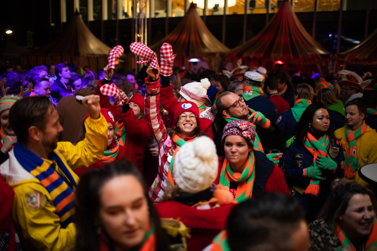 Kruiken_Prins's tweet photo. Elf-elf in Kruikenstad weer als vanouds https://t.co/EIER8nGKUk https://t.co/xBogBxp7GT