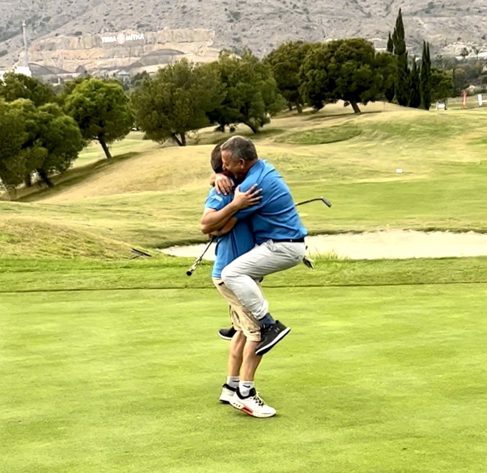 ParejasPlay's tweet photo. Josep María Estevez y Jesús Sabria campeones circuito #matchplayparejas 2022

La pareja campeona en @PGA_Catalunya ganó la final en el primer hoyo de desempate a los campeones @barganiza 

Los campeones jugarán invitados #MeliaGolfChallenge en #PuntaCana del@14 al 18 febrero 2023 https://t.co/KgYdlWsOXx