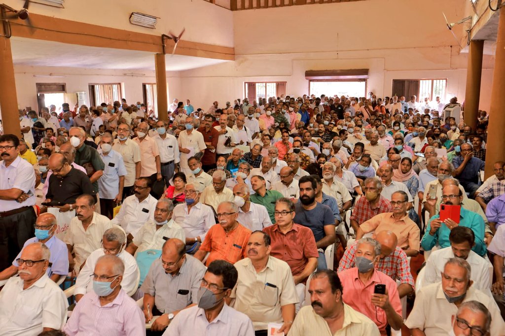 DefencePROTvm's tweet photo. Shri. MK Varghese,Corporation Mayor of Thrissur Dist inaugurating Outreach Programme for creating awareness on #SPARSH to Defence Pensioners organised by #DPDO,Thrissur at Women’s Indoor Stadium,Ayyanthol.
A seminar was organised for pensioners of Thrissur & Palakkad districts. https://t.co/6zGdwfetKc