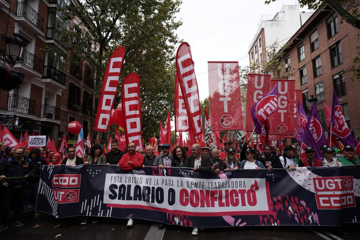 CCOO's tweet photo. 📸 FOTOGALERÍA 
🟣En Directo seguimiento del #3NCCOO #SalariosOConflicto en 🎥 @CCOO 🔴⚪️ 🔵
https://t.co/FFWsqfvAm9 https://t.co/fECTGsFYiy