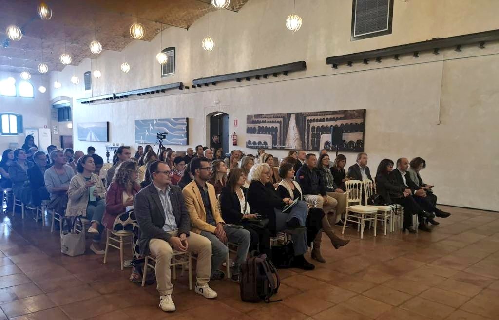 juanluisruizvng's tweet photo. A la #FincaMasSolers, a la jornada 'El sector turístic al Garraf', organizada per @NodeGarraf i que serveix per presentar les accions dutes a terme dins del FEDER i per conèixer la valoració de la temporada turística a la comarca.
_
#Garraf #Turisme #NODEGarraf https://t.co/mhnsZdWTG2