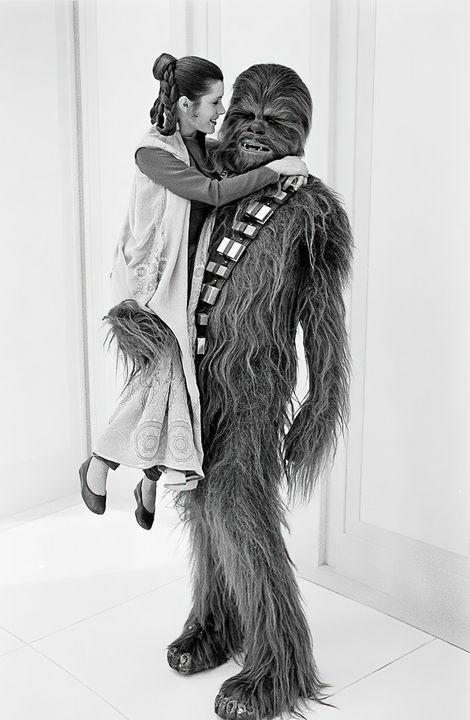 Carrie Fisher and Peter Mayhew behind the scenes of The Empire Strikes Back (1980) https://t.co/aKzaE06wPd