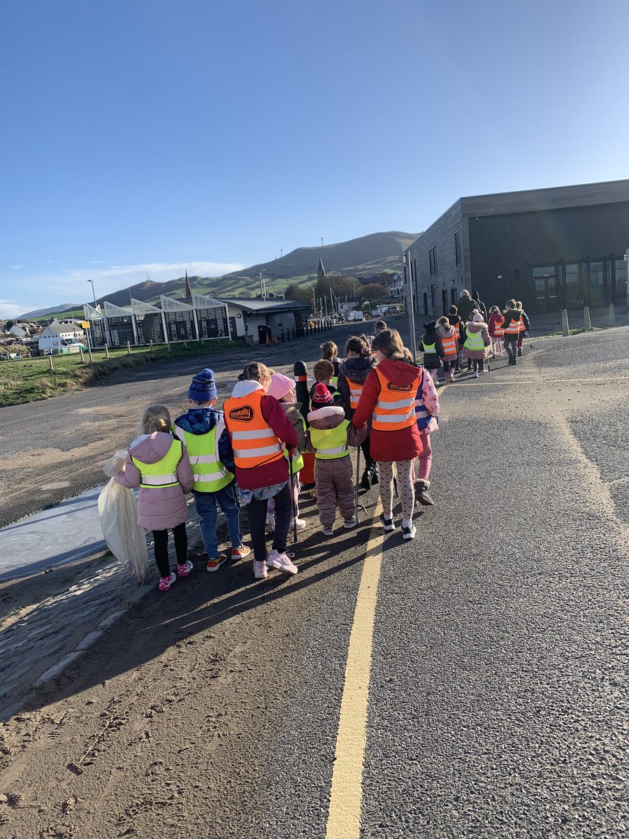 Primary 1, 2, 3 and 4 are getting dug in to Girvan on our litter pick this morning! Great effort from everyone⭐️ #OutdoorClassroomDay